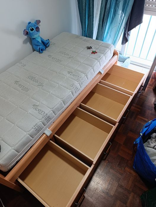 Cama solteiro c/arrumação