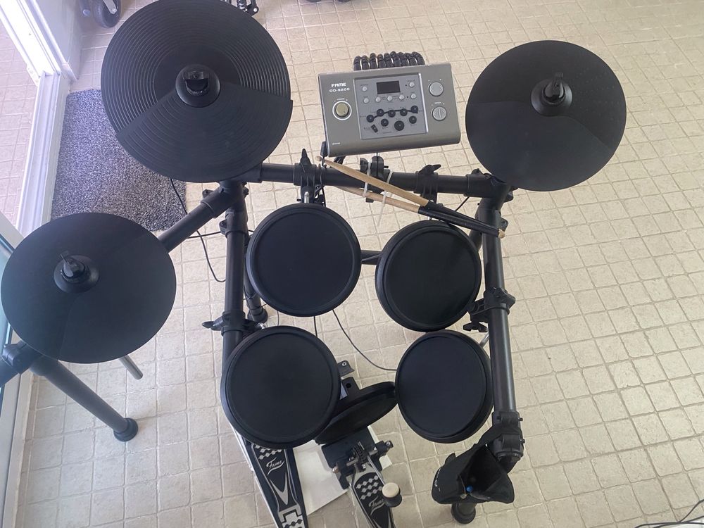 Bateria Electronica muito bom estado! Para aprendizagem ou para Banda.
