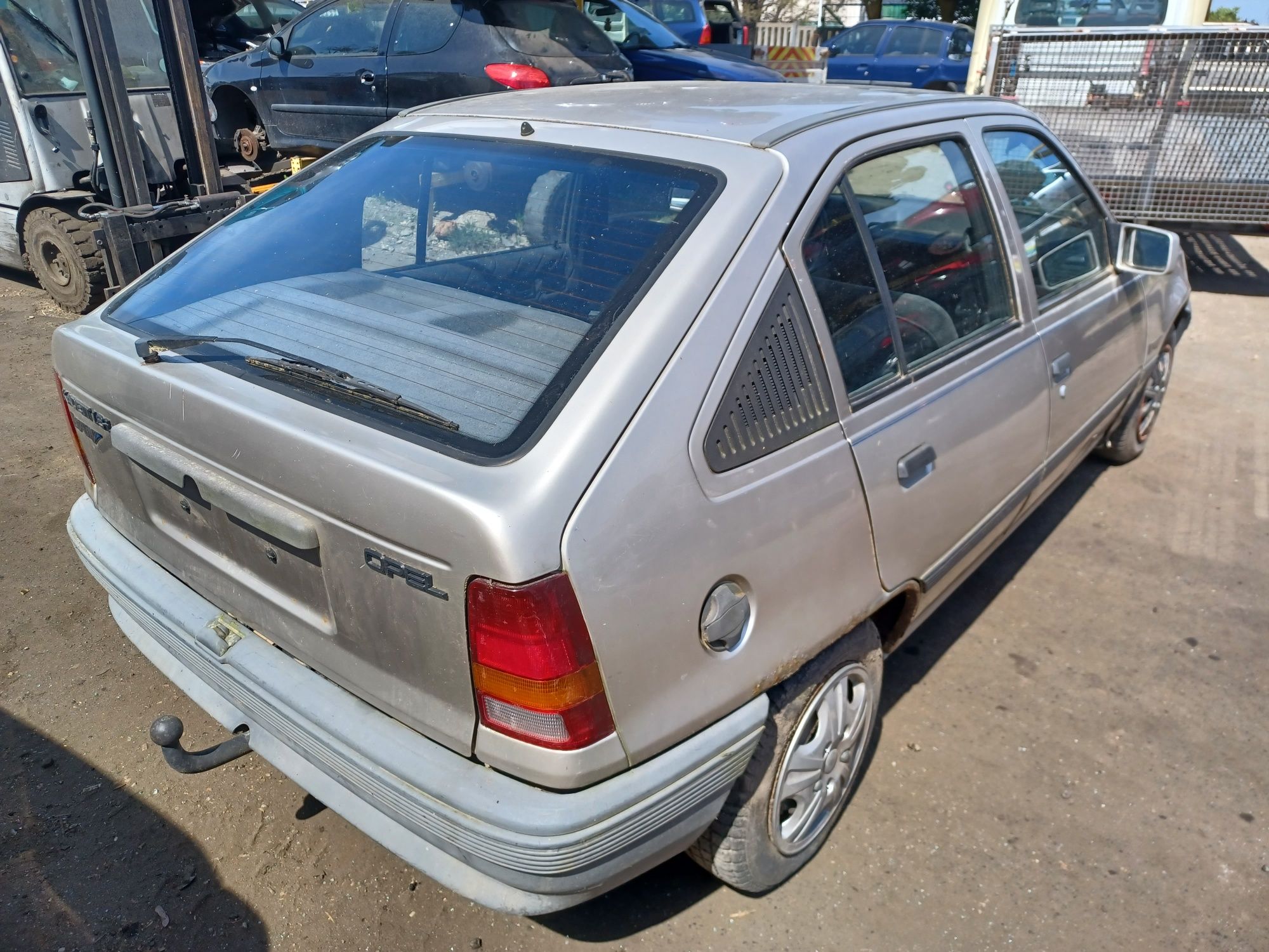 Opel Kadett 1.8 na części! 1991 r.