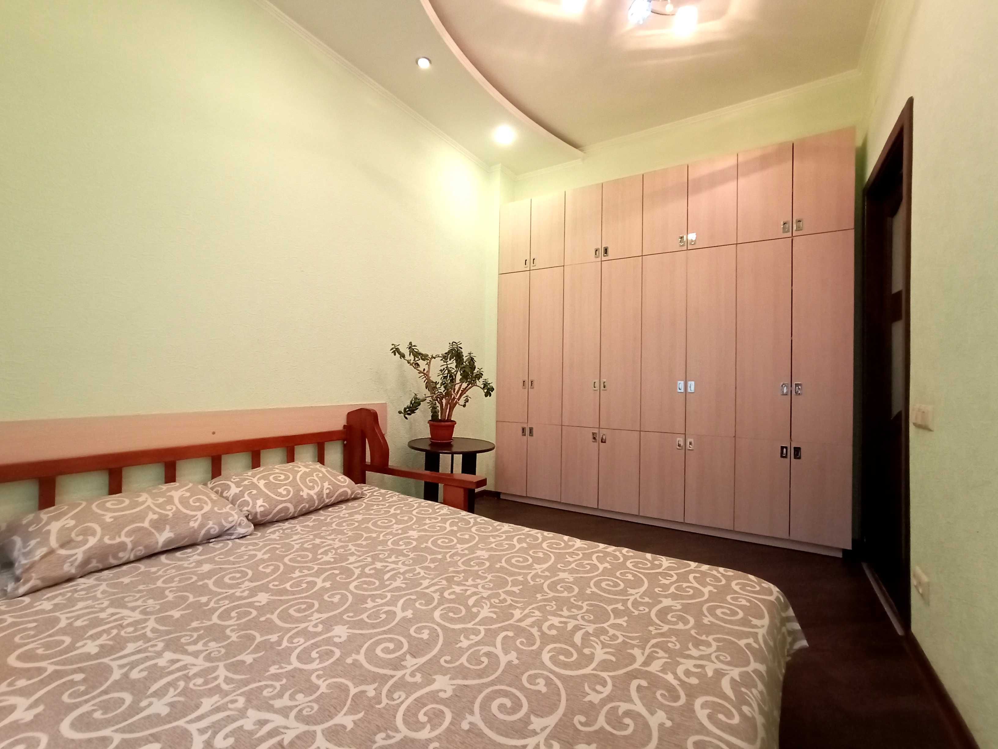 Квартира Посуточно, почасово 2к. кв. в центре, м. Научная