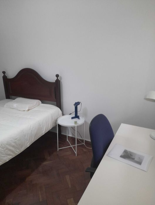 Quarto para estudantes Linha Amarela, Junto ao Metro