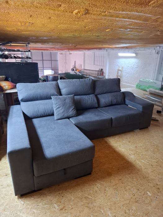 Sofá cinzento com chaise longue Conforama como Novo