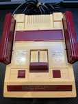 Oryginalna konsola Nintendo Famicom z modyfikacją AV