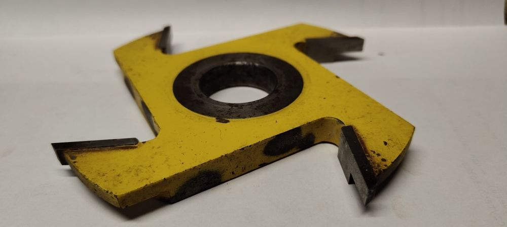 Frez kształtowy do drewna