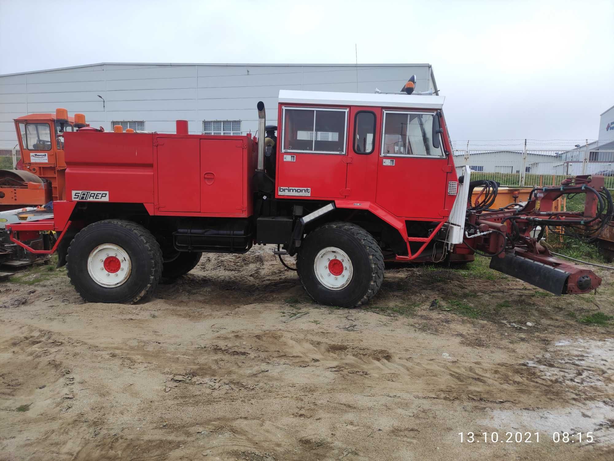 Renault Brimont 4x4 z kosiarką i pługiem