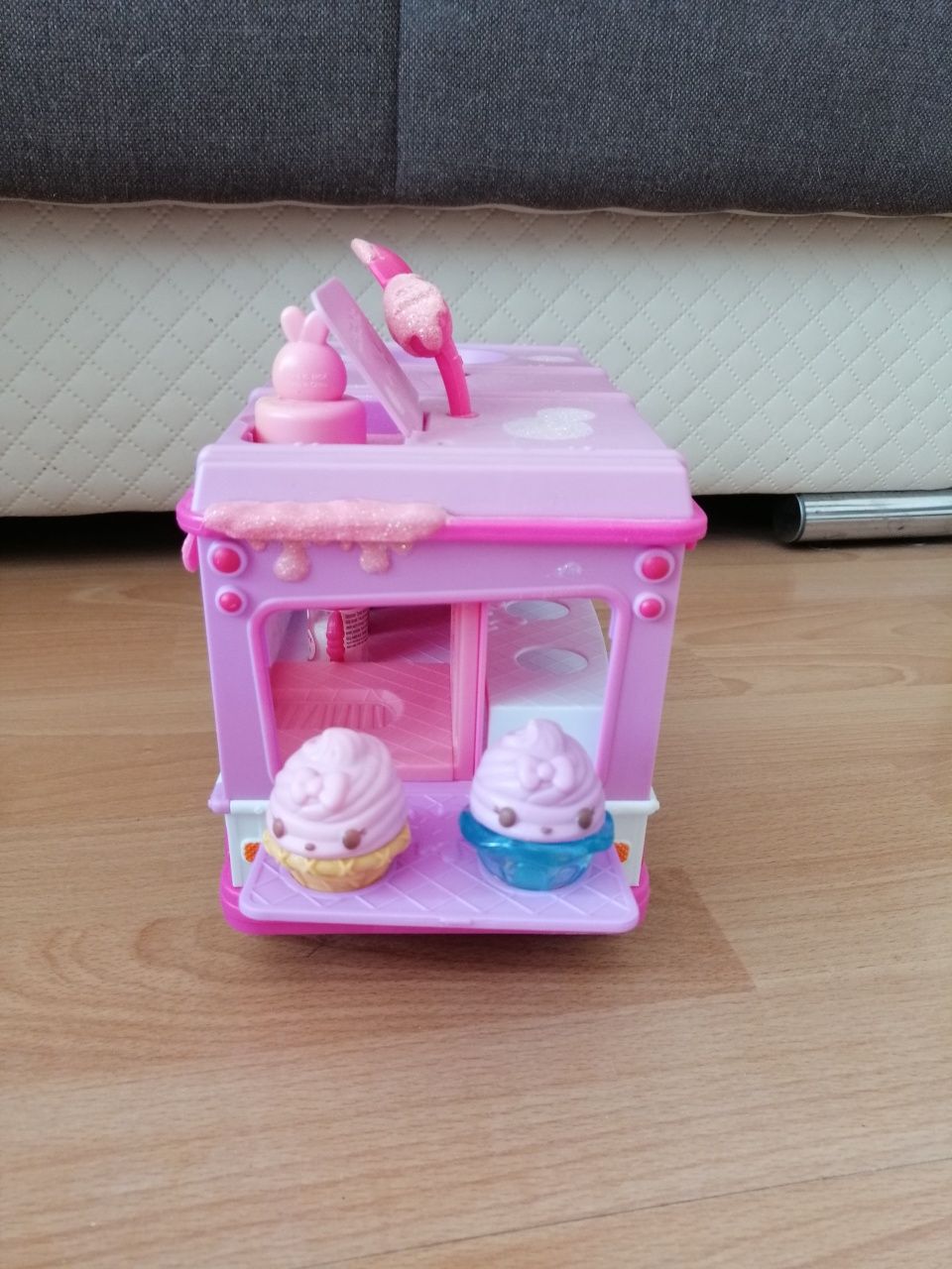 Autobus num noms do robienia błyszczyków