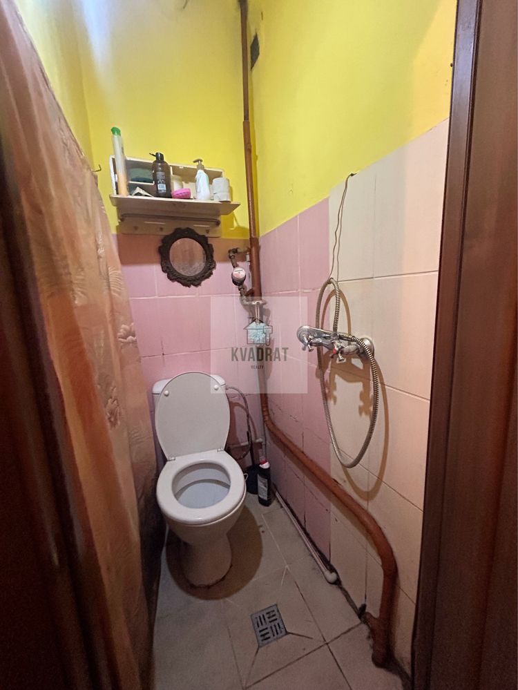 Продам 2-х кімнатну квартиру з гаражем в центрі міста