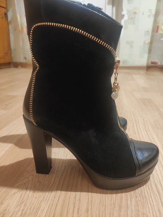 Весняні шкіряні черевики