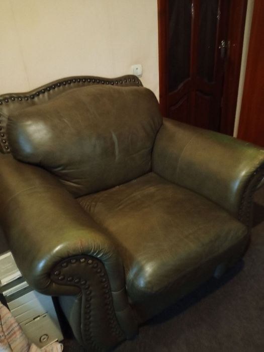 Продам шкіряне крісло