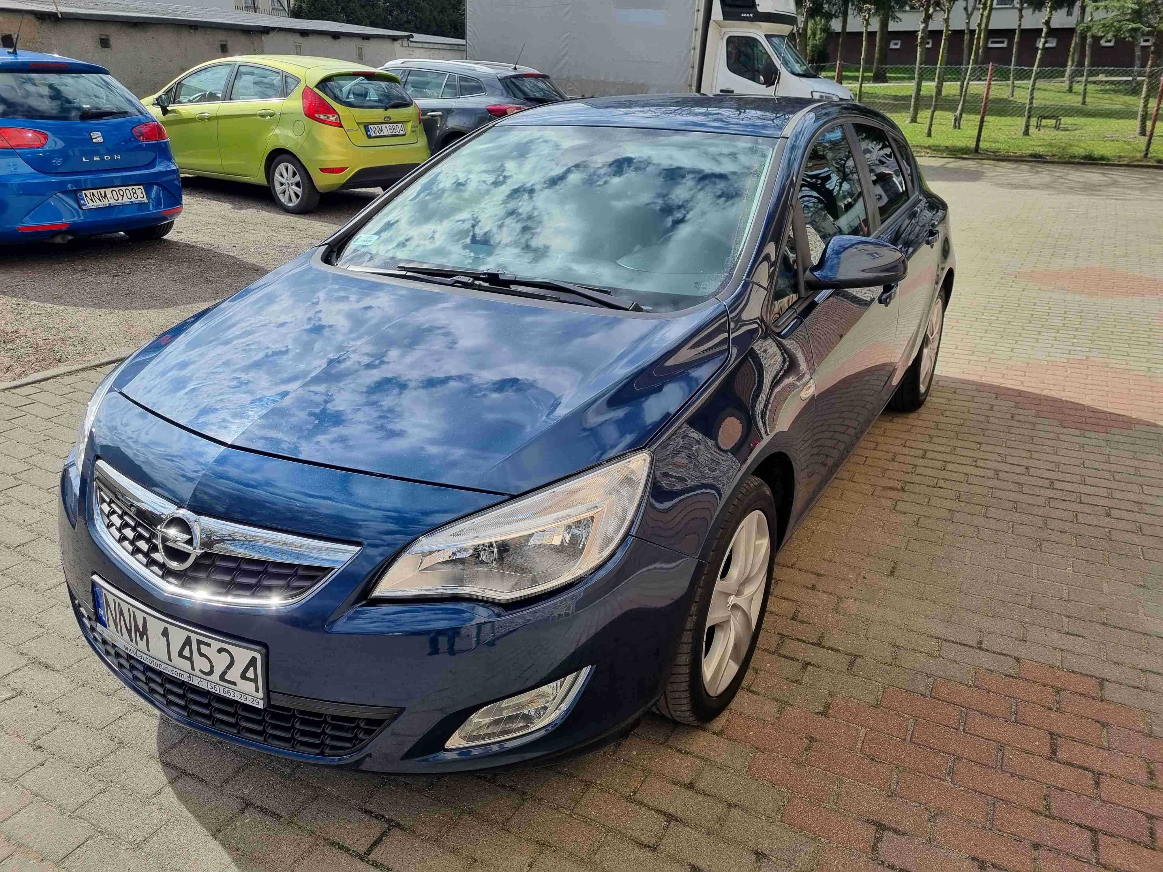 Opel Astra 2011  1,4 Turbo 140 KM