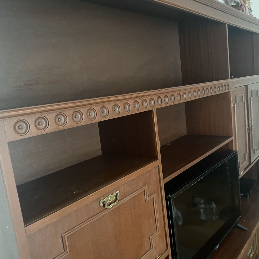 Móvel de sala em madeira maciça