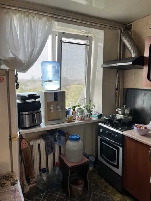 Продам затишну 2-кімнатну квартиру в тихому районі.