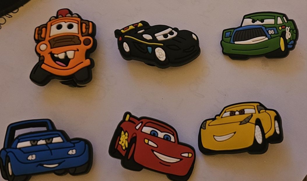Przypinki do butów Crocsów auta MCQUEEN 6szt.