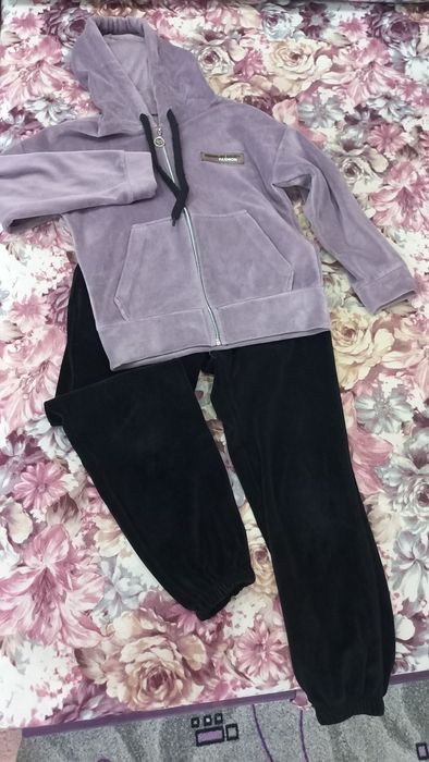 Продам,теплий вілюровий костюм