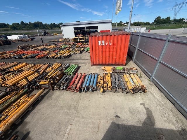 siłownik hydrauliczny do koparki używany