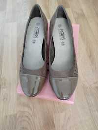 Buty damskie firmy K&M rozm. 37,5