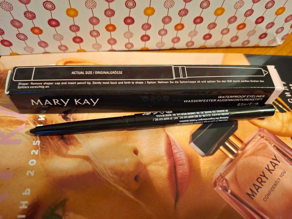 Mary Kay – wodoodporna czarna kredka do oczu (Eyeliner)