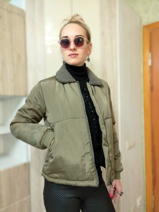 Продам б/у куртку 42 р