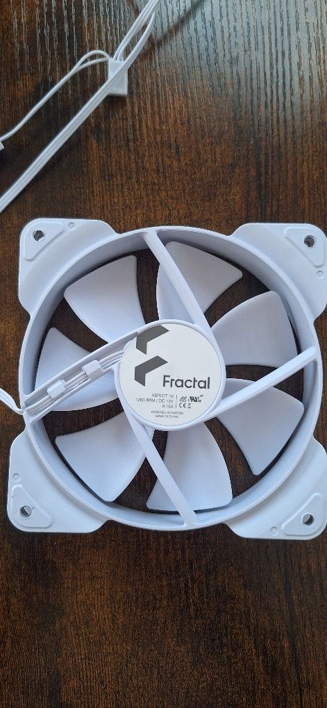 3 wentylatory fractal aspect 12 clear white. 120mm