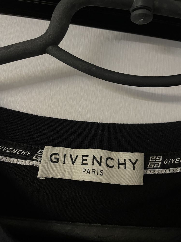 Футболка Givenchy