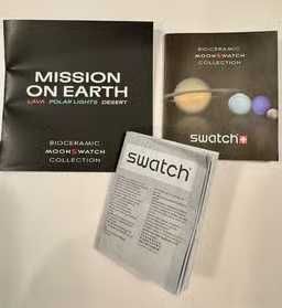 Omega x Swatch SO33T103: Pustynny Design z Bioceramiki