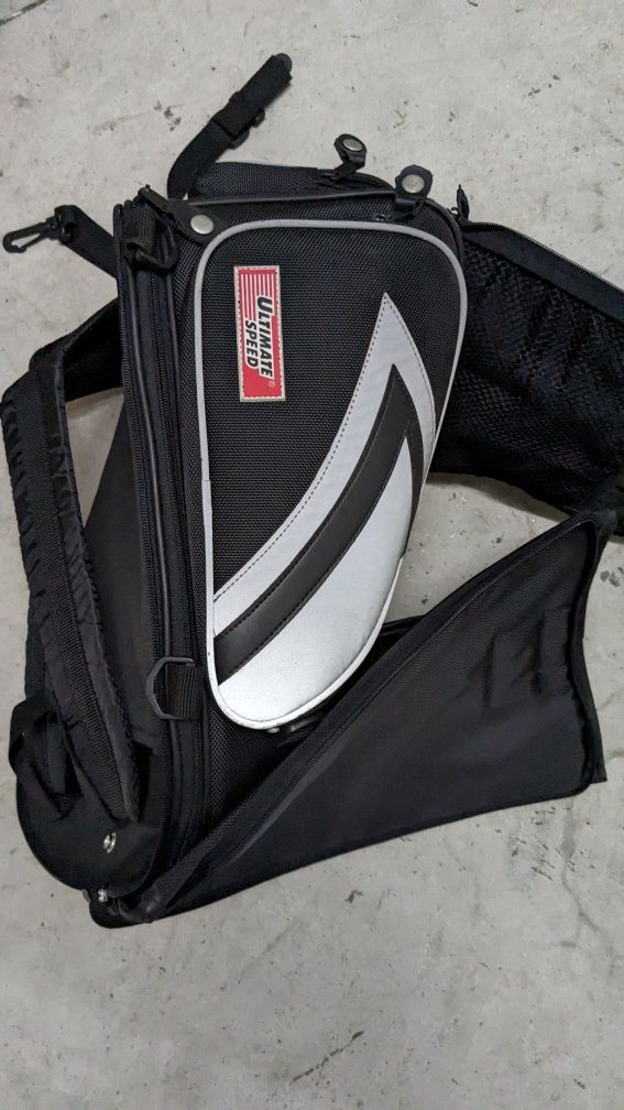 Mochila de costas e tanque de mota