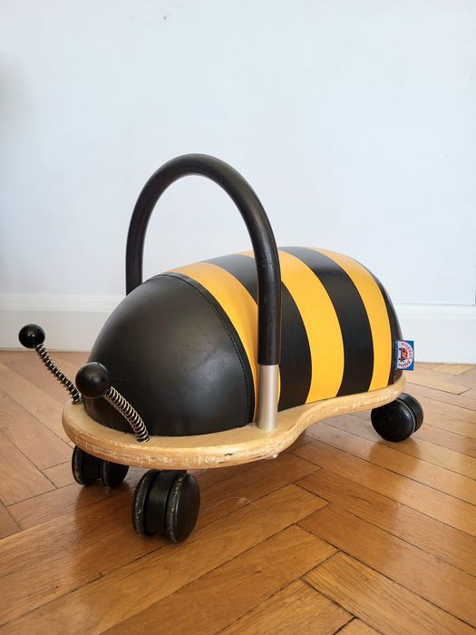 Wheely Bug, pszczoła - jeździk, pchacz dla maluszka