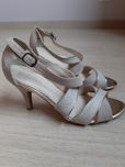 Eleganckie sandały na obcasie