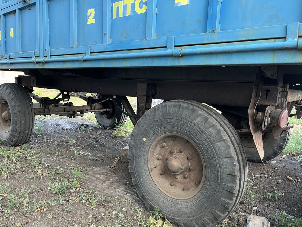 Продам тракторний причеп 2птс4