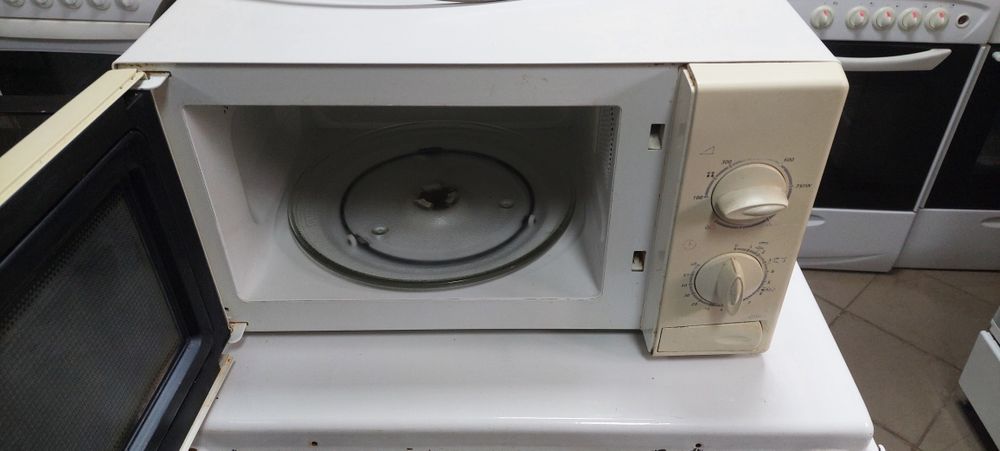 Мікрохвильова піч самсунг хороший дуже бренд.