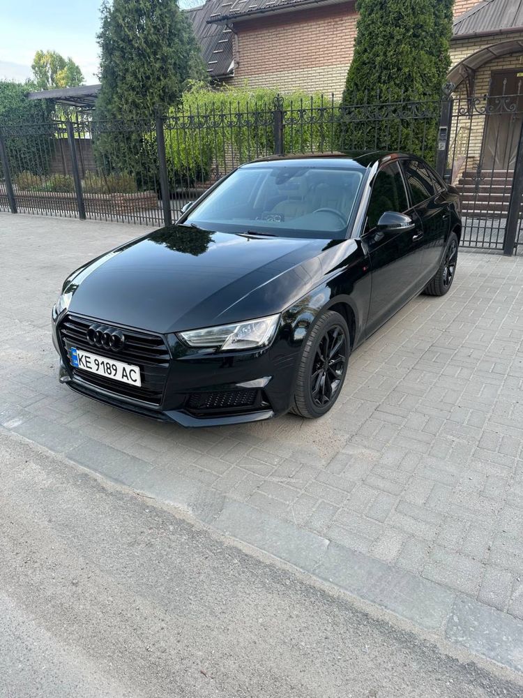 Audi a4b9 2018 года