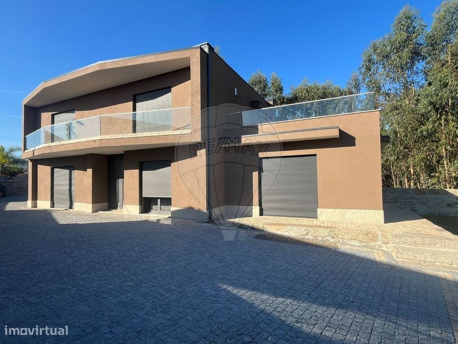 Moradia T4 para venda