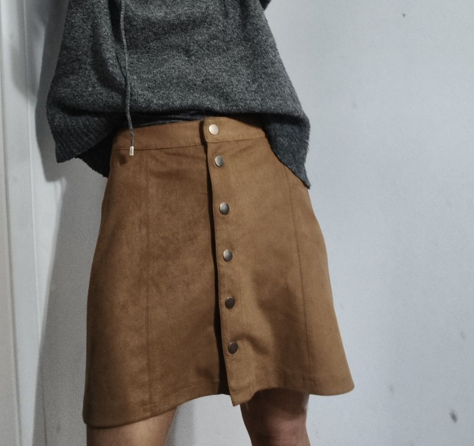 Leather skirt spódnica zamszowa beżowa trapez 38 /40