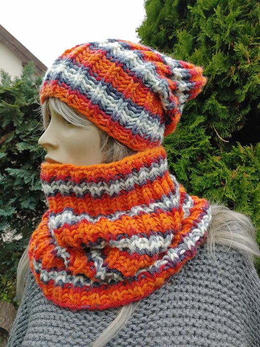 Komplet czapka i komin robione na drutach