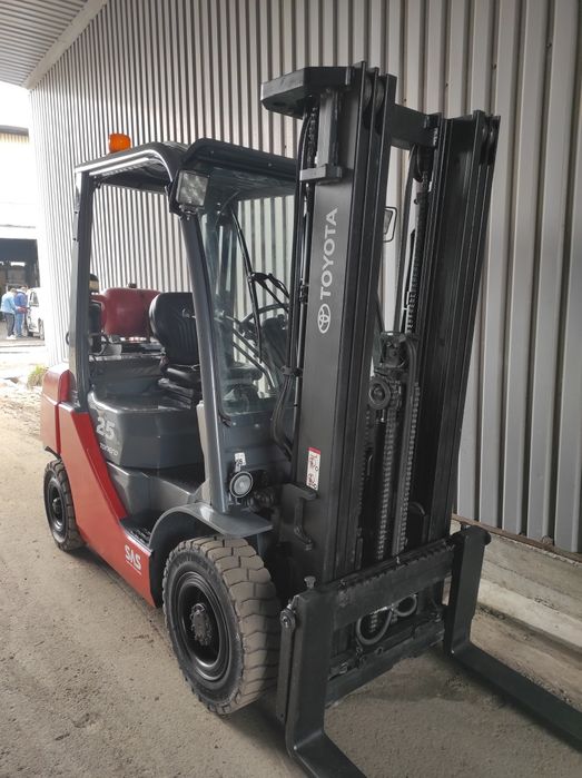 Навантажувач Toyota 2,5 т газ. Вилочный погрузчик Тойота 2,5 т