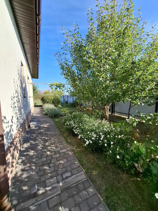 Продам будинок в якому живе любов.