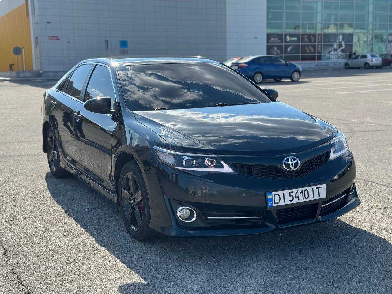 Toyota Camry 2.5 бензин 2013 года