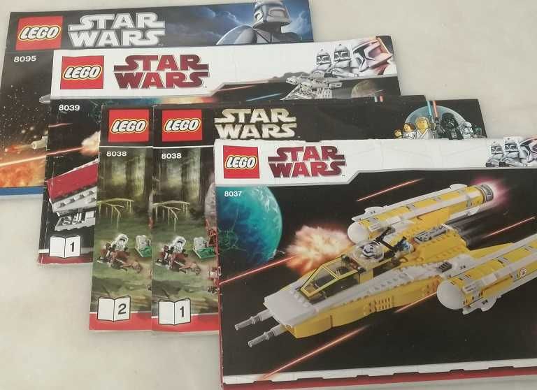 49 livros de instruções LEGO + 1 repetido e 1 PLAYMOBIL