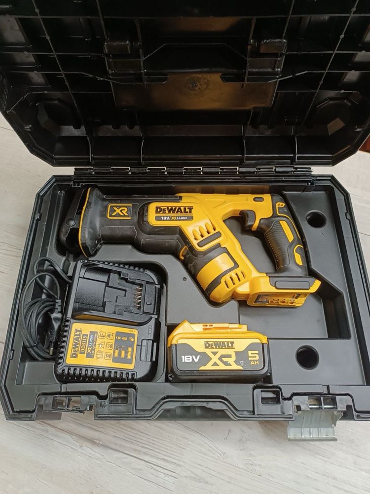 DeWalt DCS 367 акумуляторна потужна сабеньна пилка