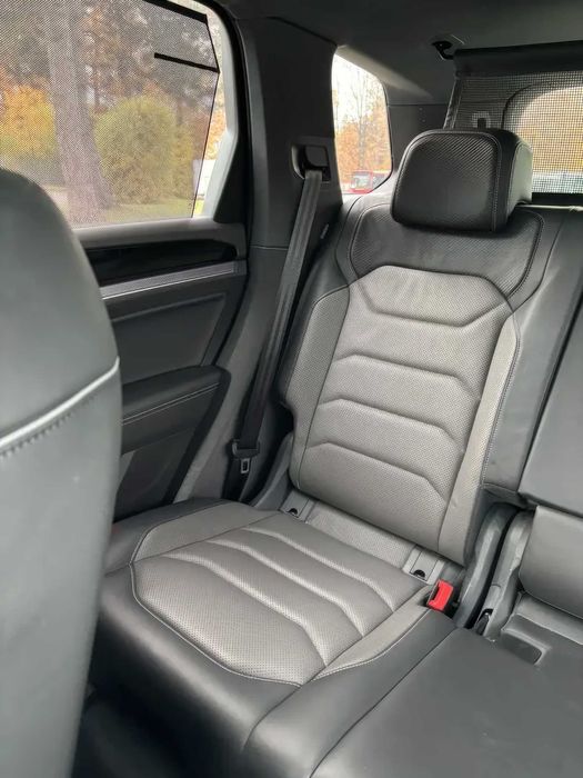 Volkswagen Touareg      2022