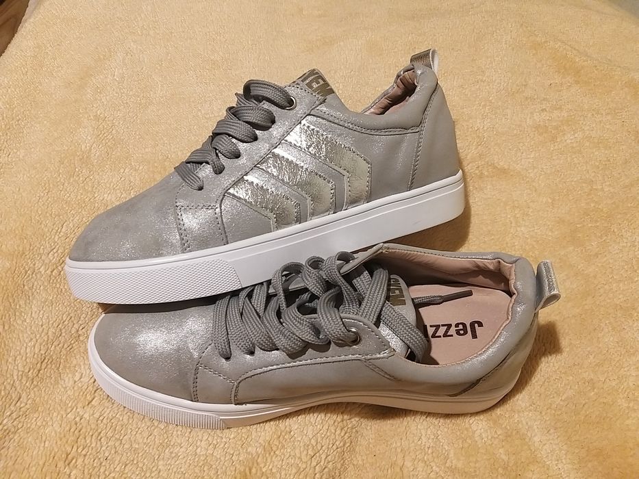Buty nowe srebrne rozm. 37, wkładka 23 cm