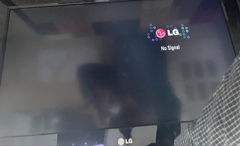 Televisão LCD LG 32" modelo 32LF2510. A funcionar perfeitamente