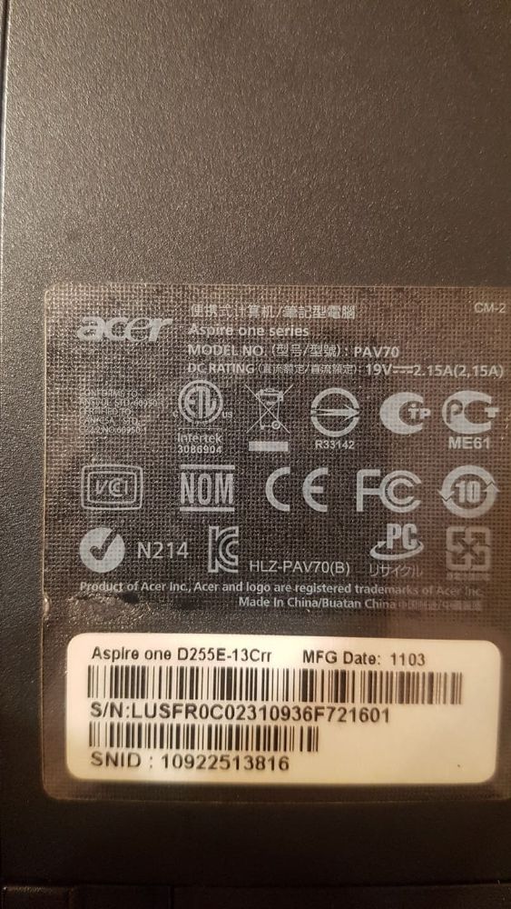 Рабочий ноутбук (нетбук) Acer Aspire One D255 с подставкой