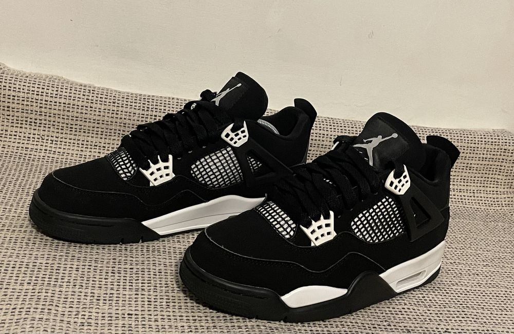 Jordan 4 White Thunder