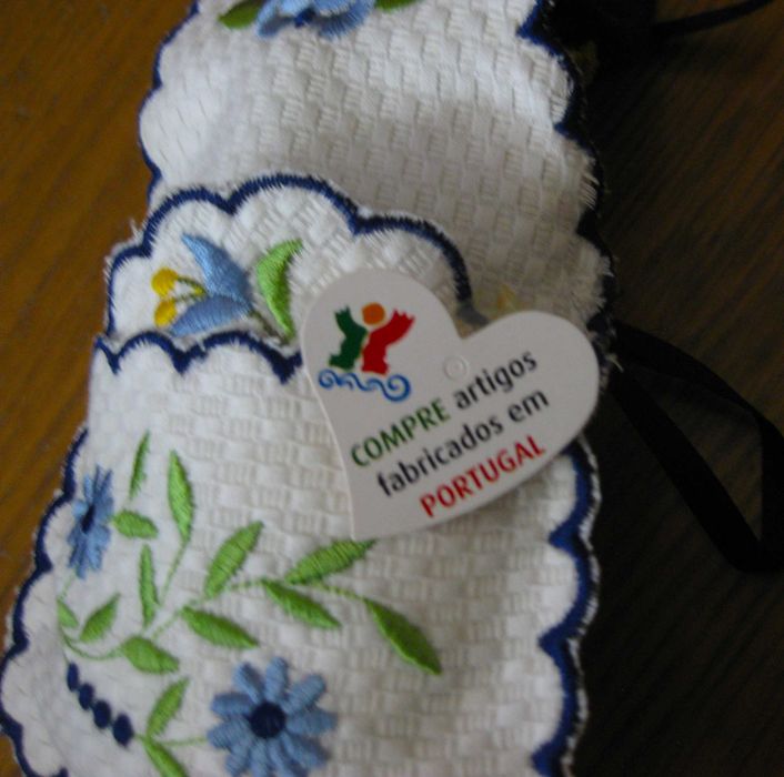 Avental Artesanal Português para Pingo Garrafa com suportes Copos