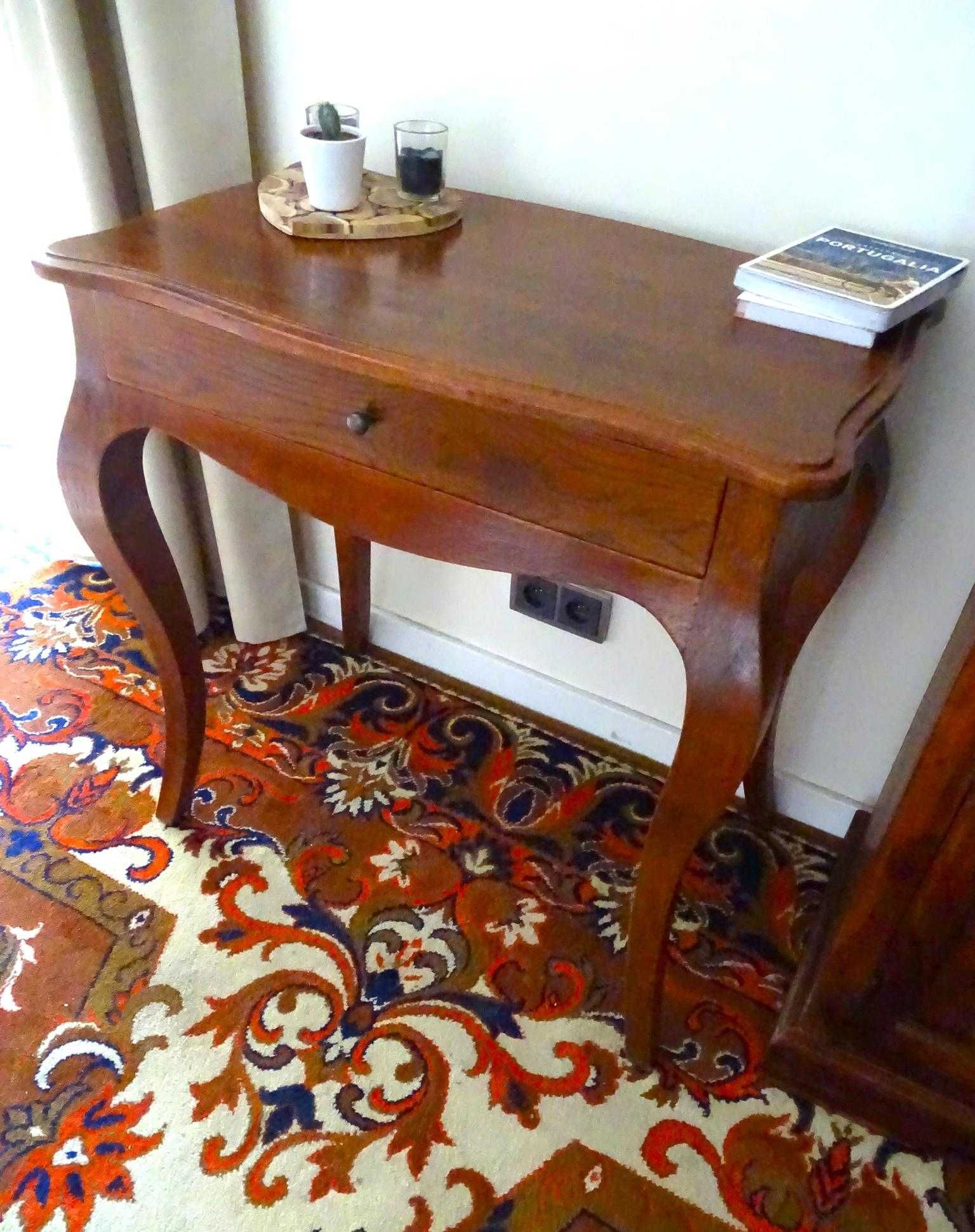 Konsola / toaletka AlmiDecor z litego drewna egzotycznego tekowego.