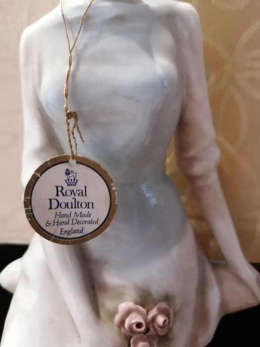 Estatuetas em porcelana. ROYAL DOULTON NOVAS