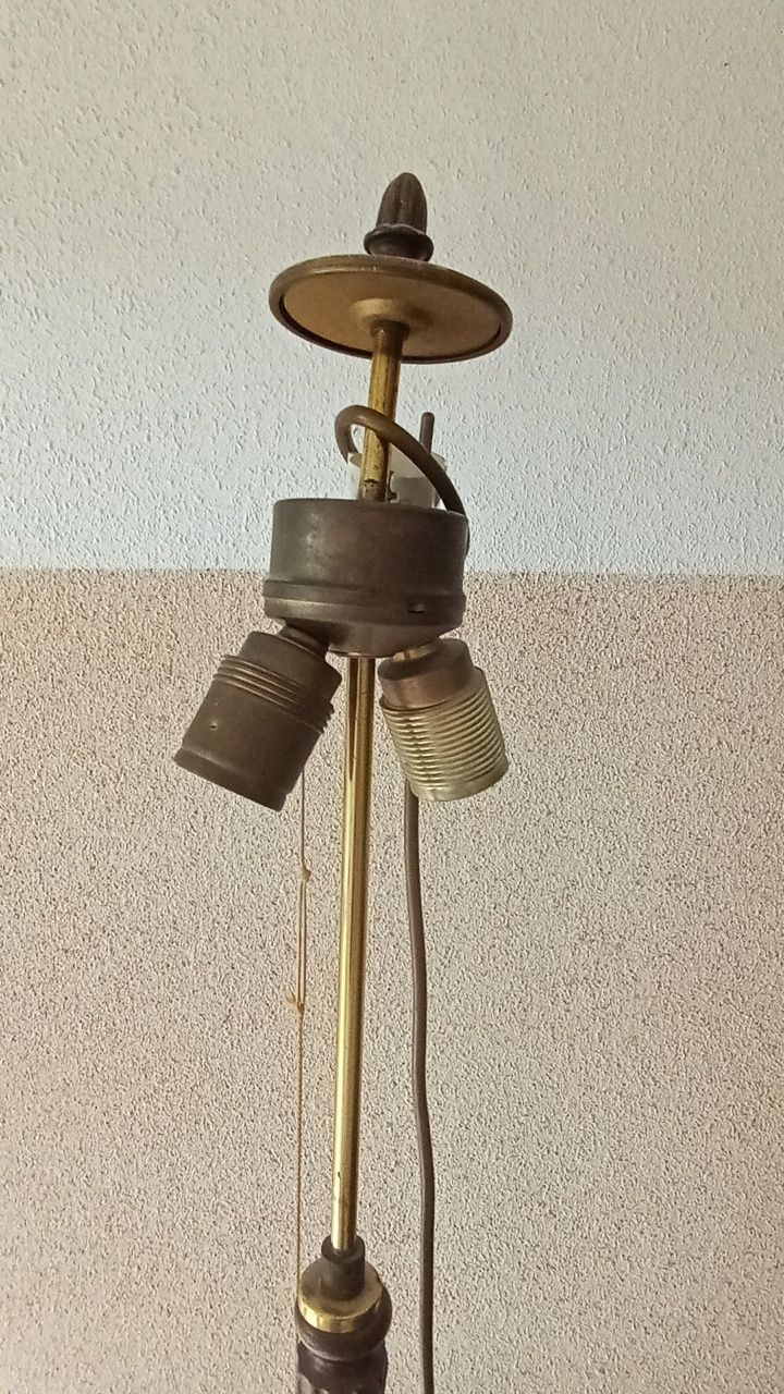 Stara lampa podłogowa