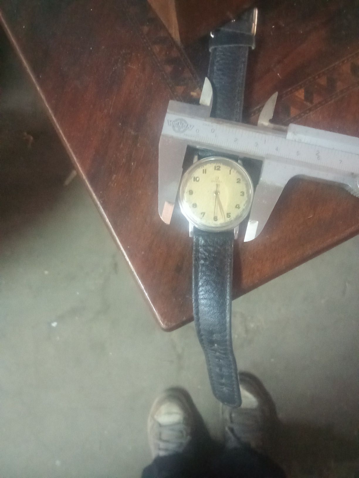 Omega Estrela Vermelha. Aço.
