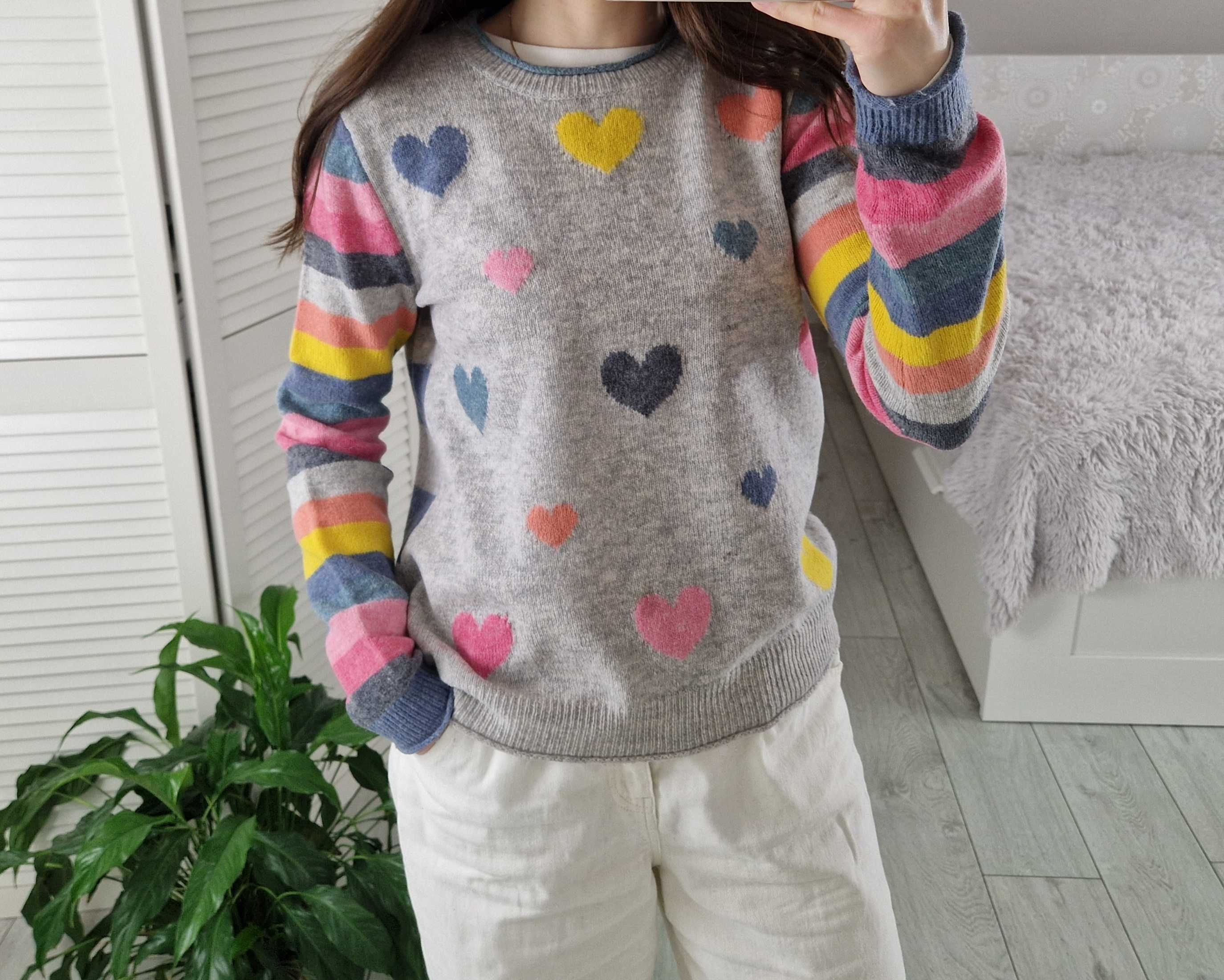 Szary wełniany sweter w kolorowe serca paski 80% lambswool 20% nylon M
